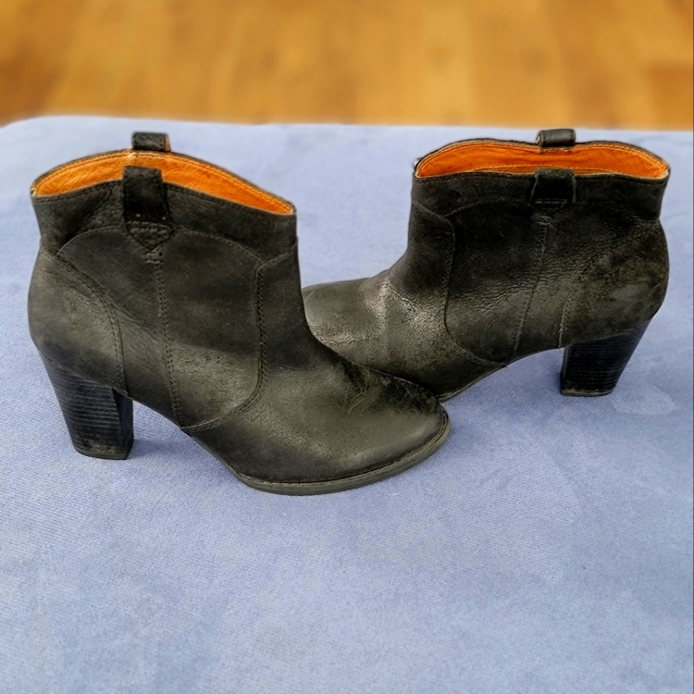 CLARKS HEATH HARRIER LEATHER WESTERN BOOTIE SIZE 7.5, GOOD USED CONDITION